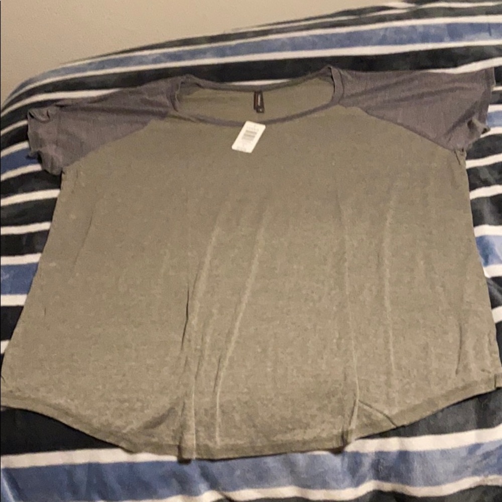 TORRID SHORT SLEEVE PREMIUM TEE TOP - Picture 6 of 8